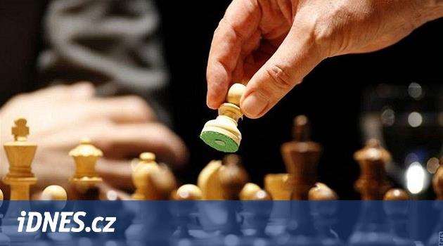 一名女国际象棋棋手在达吉斯坦举行的一场比赛中毒害了对手。她把水银倒在棋盘上